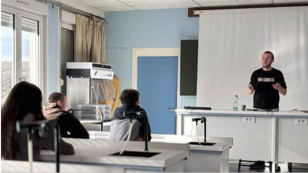 Les doctorants du laboratoire font découvrir le monde de la recherche aux lycéens normands